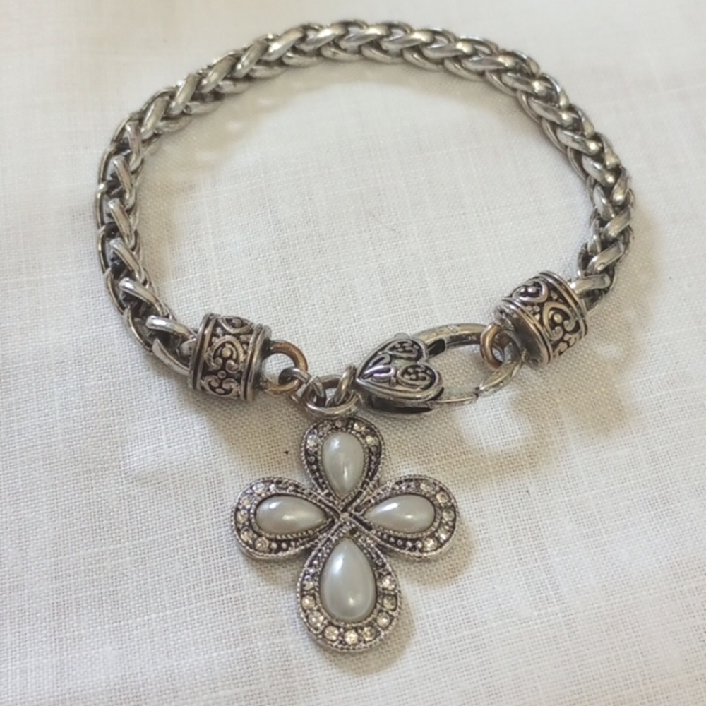 Antique silver plated pewter pearl cabochon charm bracelet heart shaped clasp